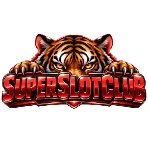 โลโก้ SUPERSLOTCLUB บนพื้นโปร่งใส ด้านบนเป็นหัวเสือโคร่งลายส้มสลับดำมองตรงมาทางผู้ชม ดวงตาสีเหลืองอำพัน สองข้างเป็นอุ้งเท้าเสือที่มีเล็บสีขาวเกี่ยวขอบป้ายไว้ ด้านล่างเป็นป้ายโล่สีแดงเลือดหมูขอบแดงเข้ม คาดคำว่า SUPERSLOTCLUB ด้วยตัวอักษรละตินหนาสามมิติสีแดงไล่เงาโครเมียม และมีพลอยแดงทรงข้าวหลามตัดอยู่กึ่งกลางขอบล่างของป้าย